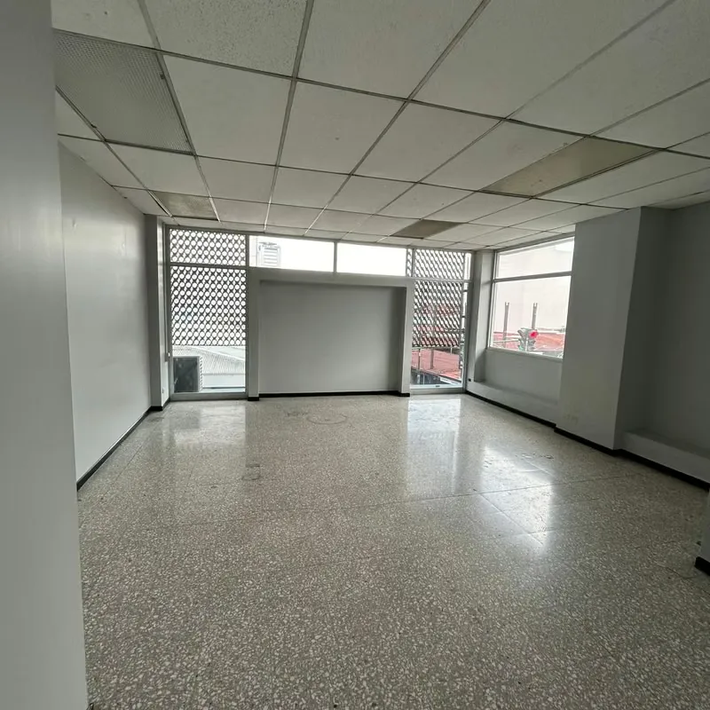 Alquiler de Piso Completo en Edificio cerca de la Plaza de la Cultura. ID 39918