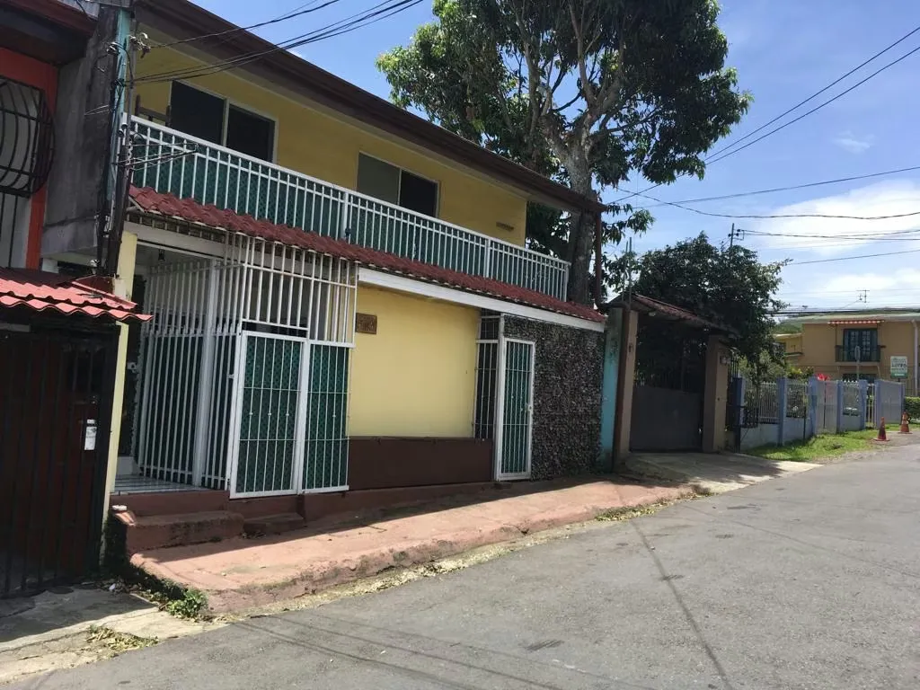 Casa con dos apartamentos ,amuebaldos, .AIRB&amp;B possible,Buen Inversion Reducido