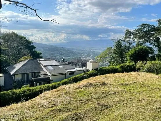 Lote único con vistas espectaculares en Santa Ana