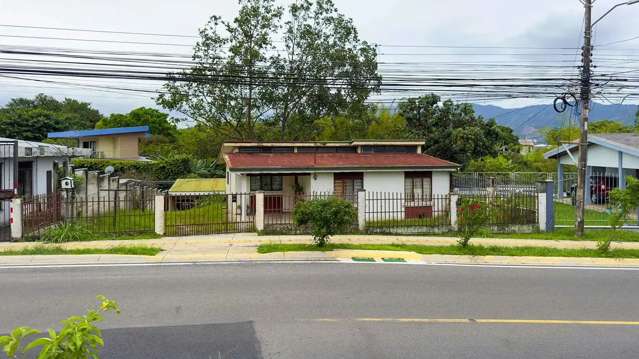 Se vende Propiedad c/Uso Mixto de alta densidad, Belén, Heredia (FE).