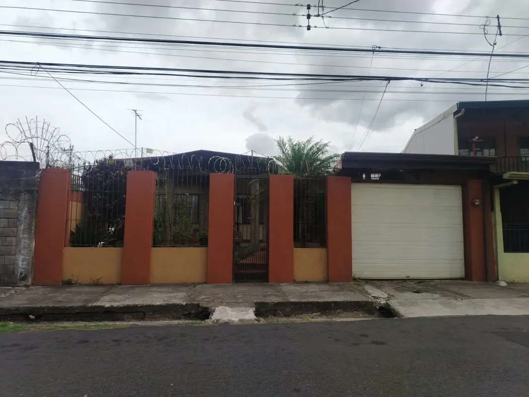 Se vende casa de una planta en Desamparados  - P.P