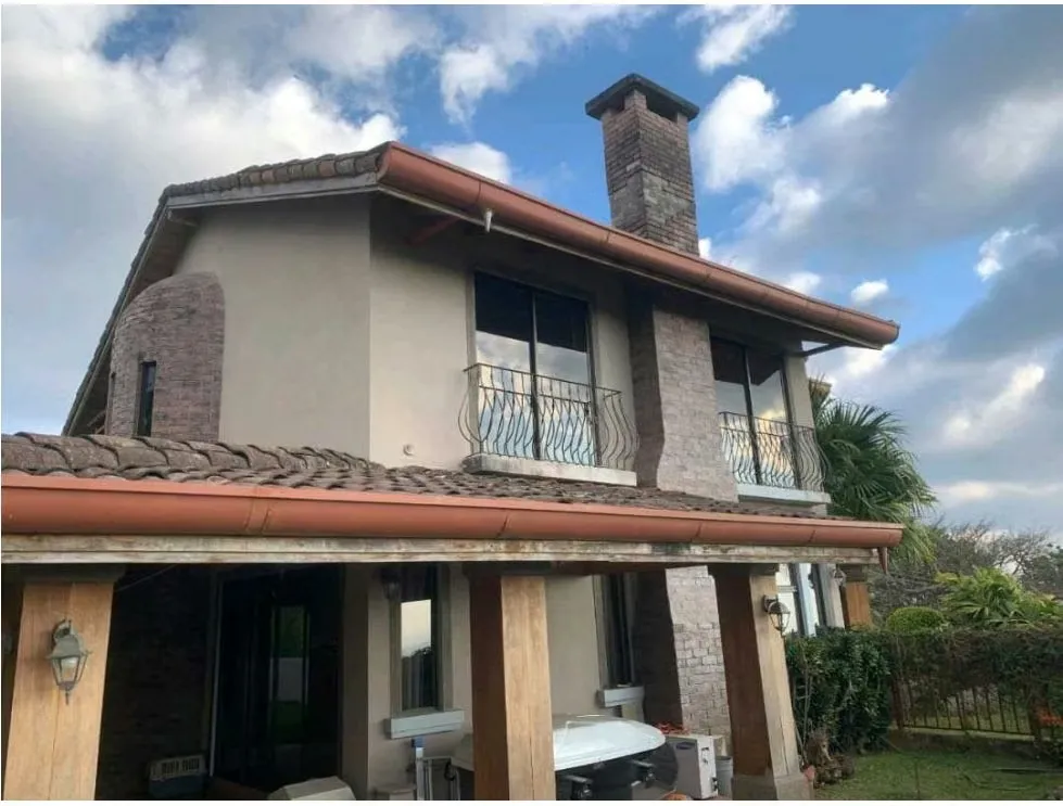 En venta hermosa casa en condominio en El Carmen de Guadalupe, Goicoechea