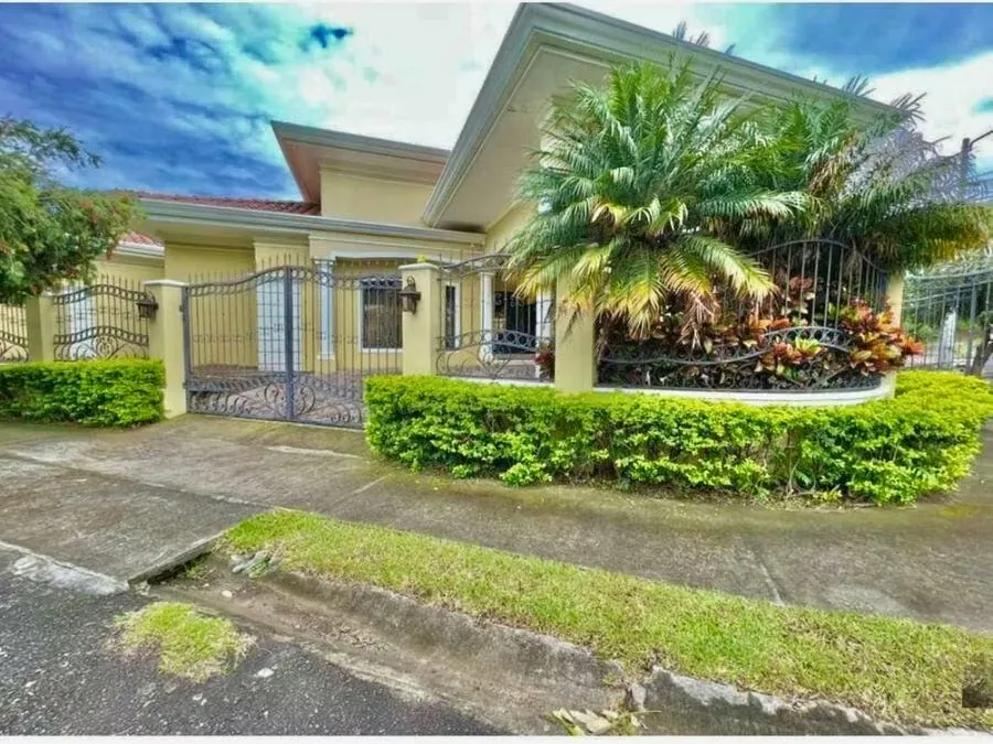 HOUSE FOR SALE IN ALTOS DE CARIARI, HEREDIA – 5BR/5.5BA – 565 m²