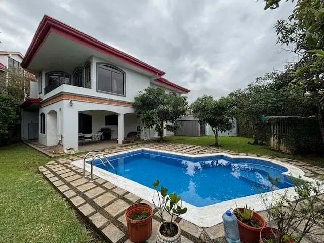 Venta de casa en condominio con piscina propia y vistas espectaculares, 5777