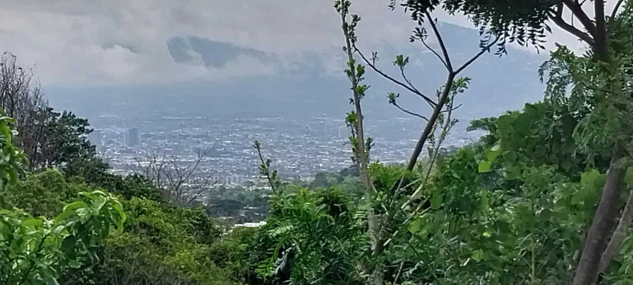 SE VENDE LOTE CON VISTAS EN ESCAZÚ oportunidad  7.182 M2 ¢ 160.000.000