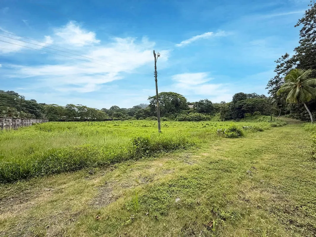 Se vende espectacular Terreno en Playa Agujas (MV).