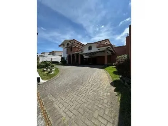 HOUSE FOR SALE, SAN JOSÉ, MORAVIA, LA GUARIA