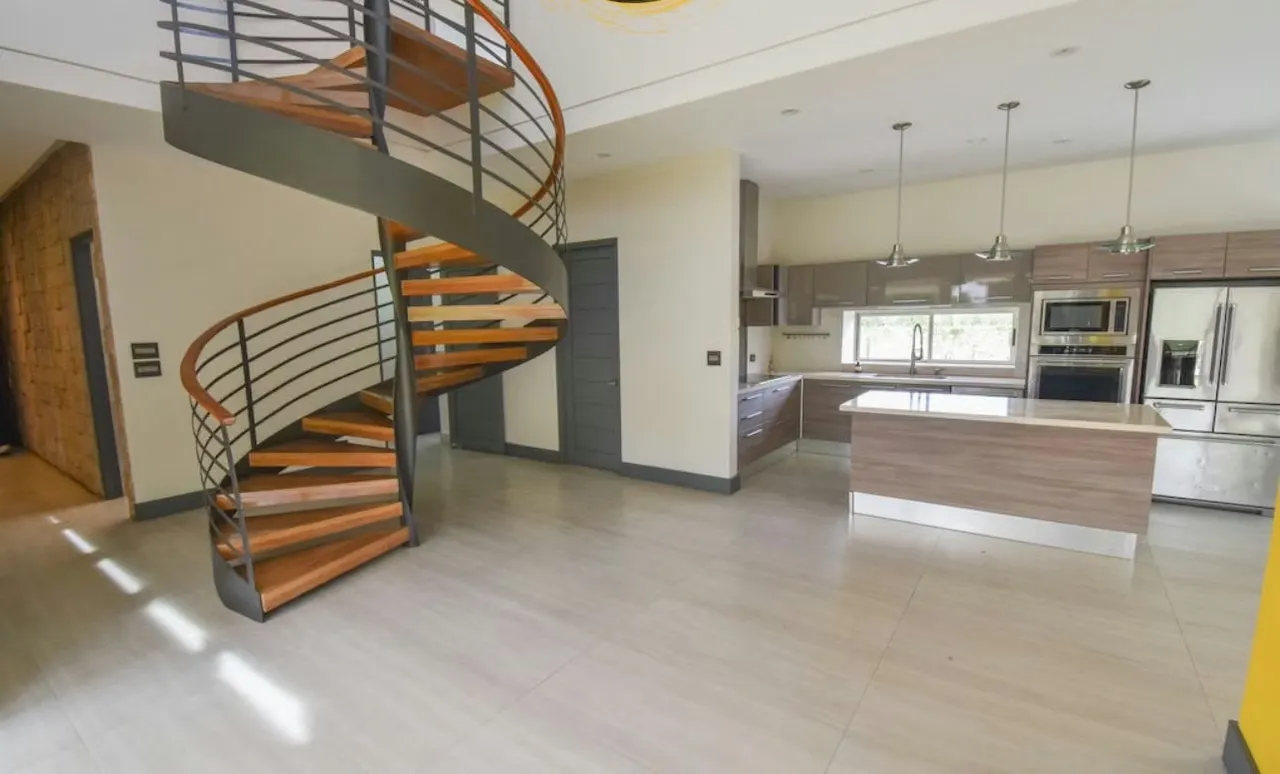 VENTA O ALQUILER DE CASA ESQUINERA EN GUACIMA*