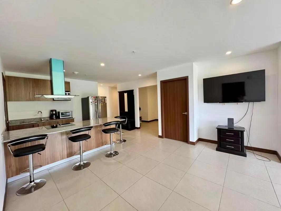 Se alquila Hermoso Apartamento en Via Natura