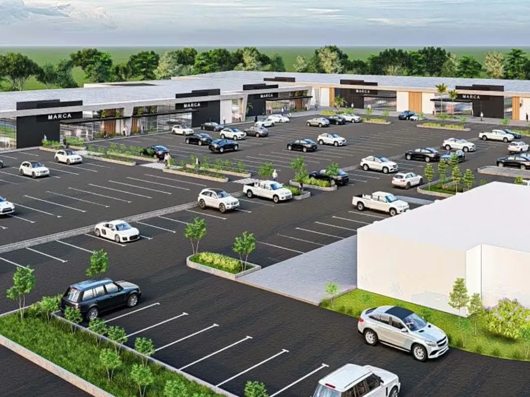 ALQUILER DE LOCALES EN PLAZA COMERCIAL - SANTA ANA