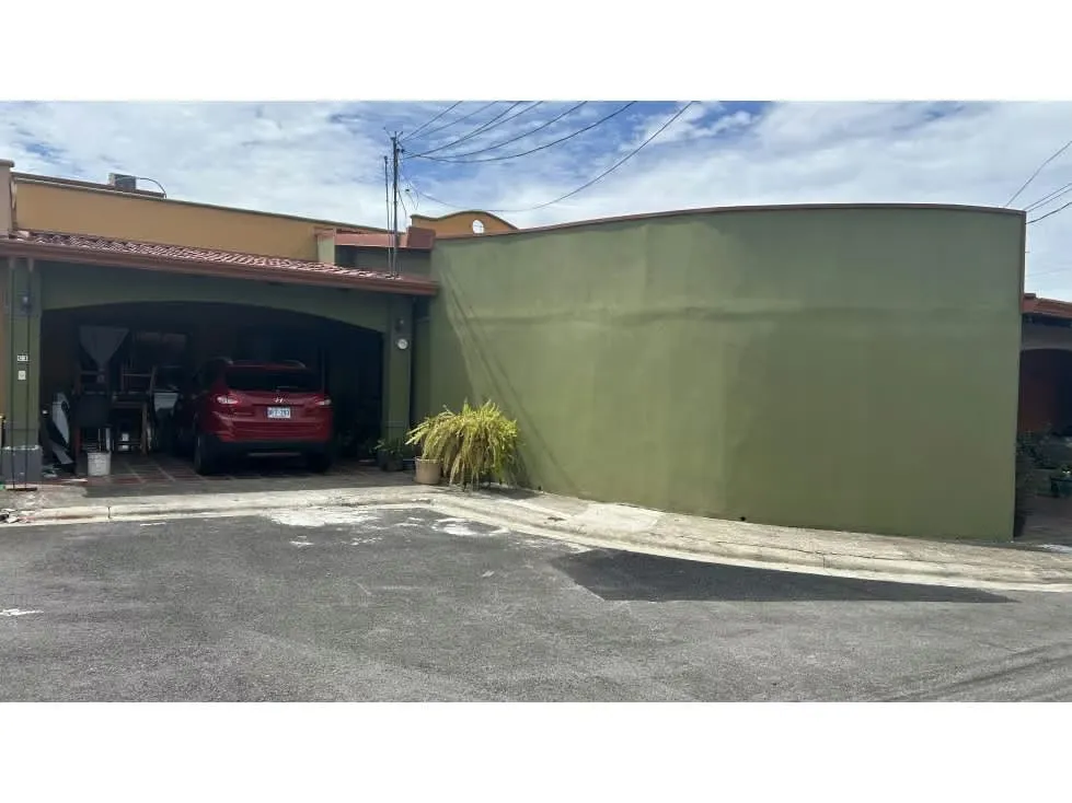 VENTA DE HERMOSA CASA, MERCEDES SUR, CONDOMINIO MILENIO 4082 (GC)