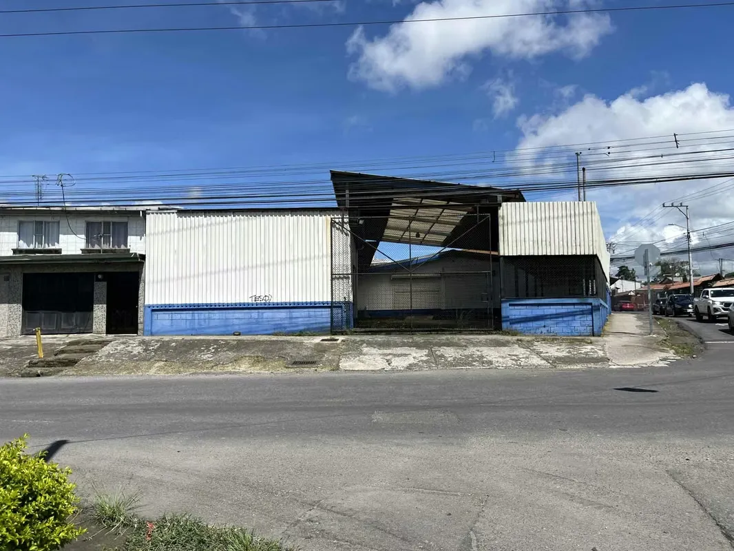 Venta de local comercial + casa en Aguacaliente, Cartago