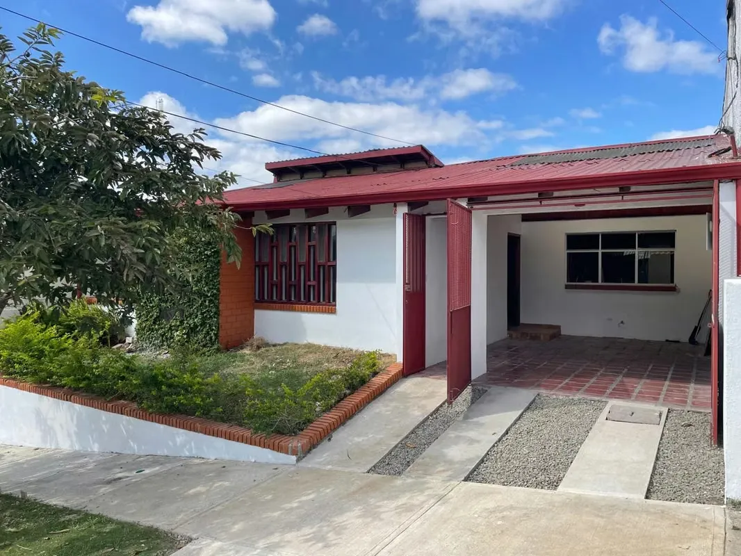 Venta de Casa en Sabanilla de Montes de Oca.