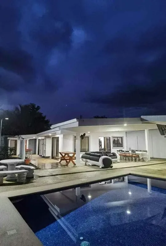 Propiedad con Dos Casas y Piscina en La Fortuna.