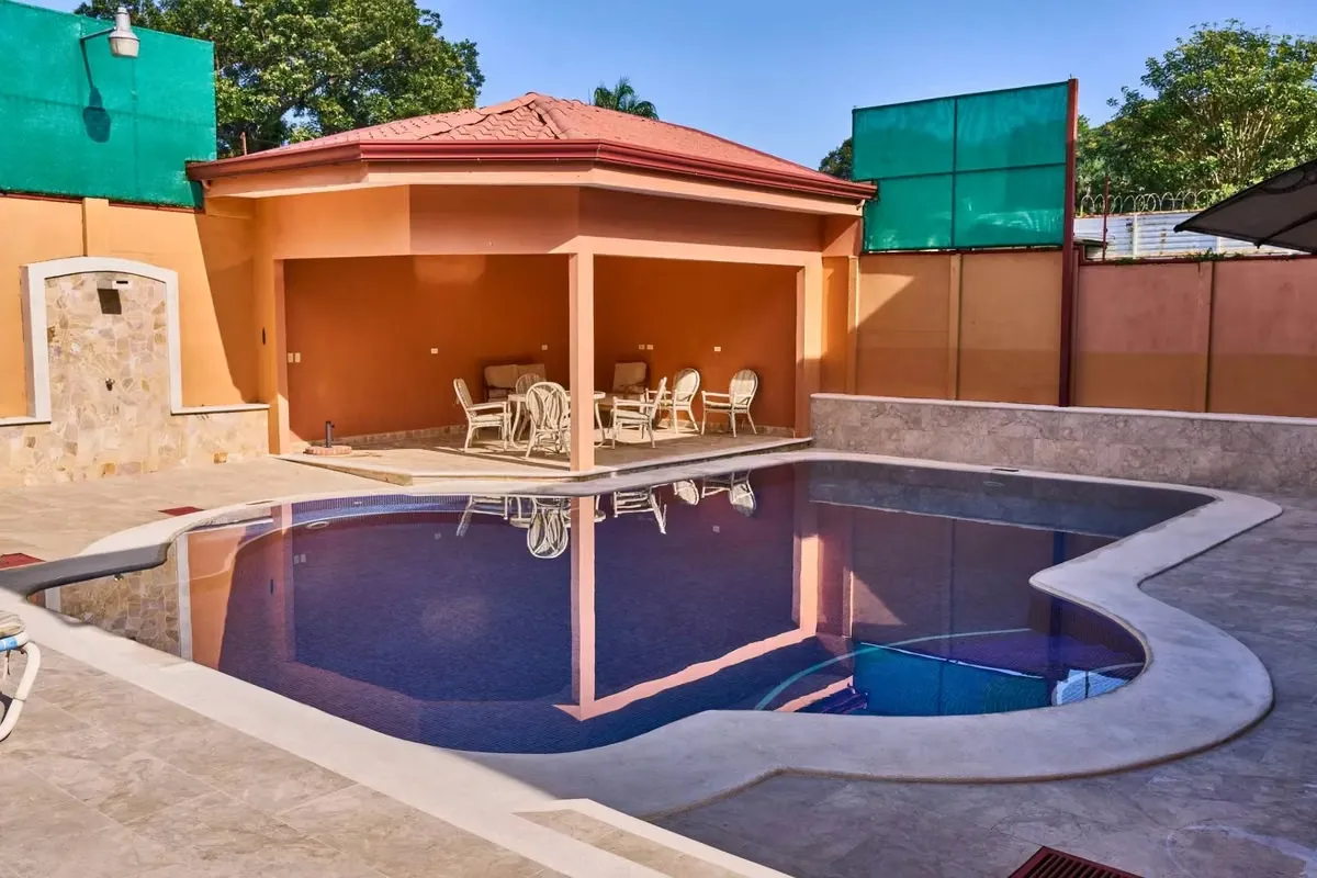 Exclusiva casa de lujo con piscina climatizada con energía solar