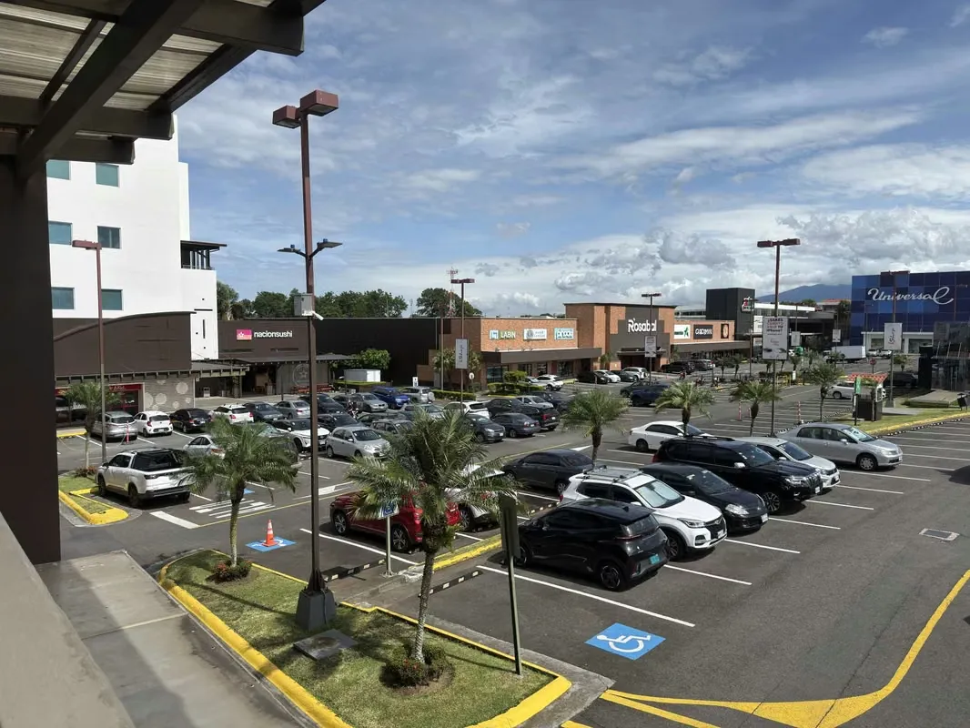 Se alquilan consultorios medicos Plaza Bratsi, Heredia