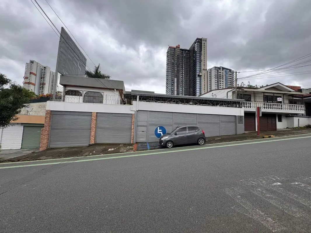 JV-Alquiler de edificio en Barrio Francisco Peralta ID #40443