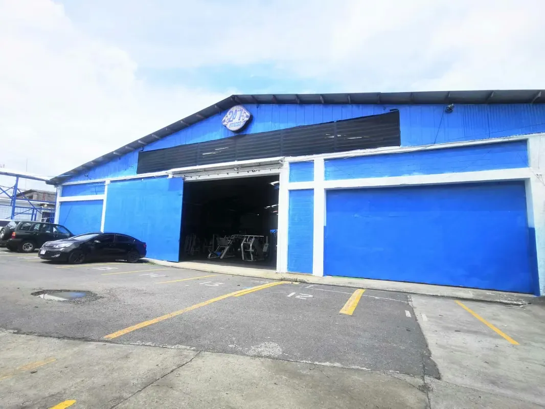NL- Se vende para inversión lote con bodegas ID 38209
