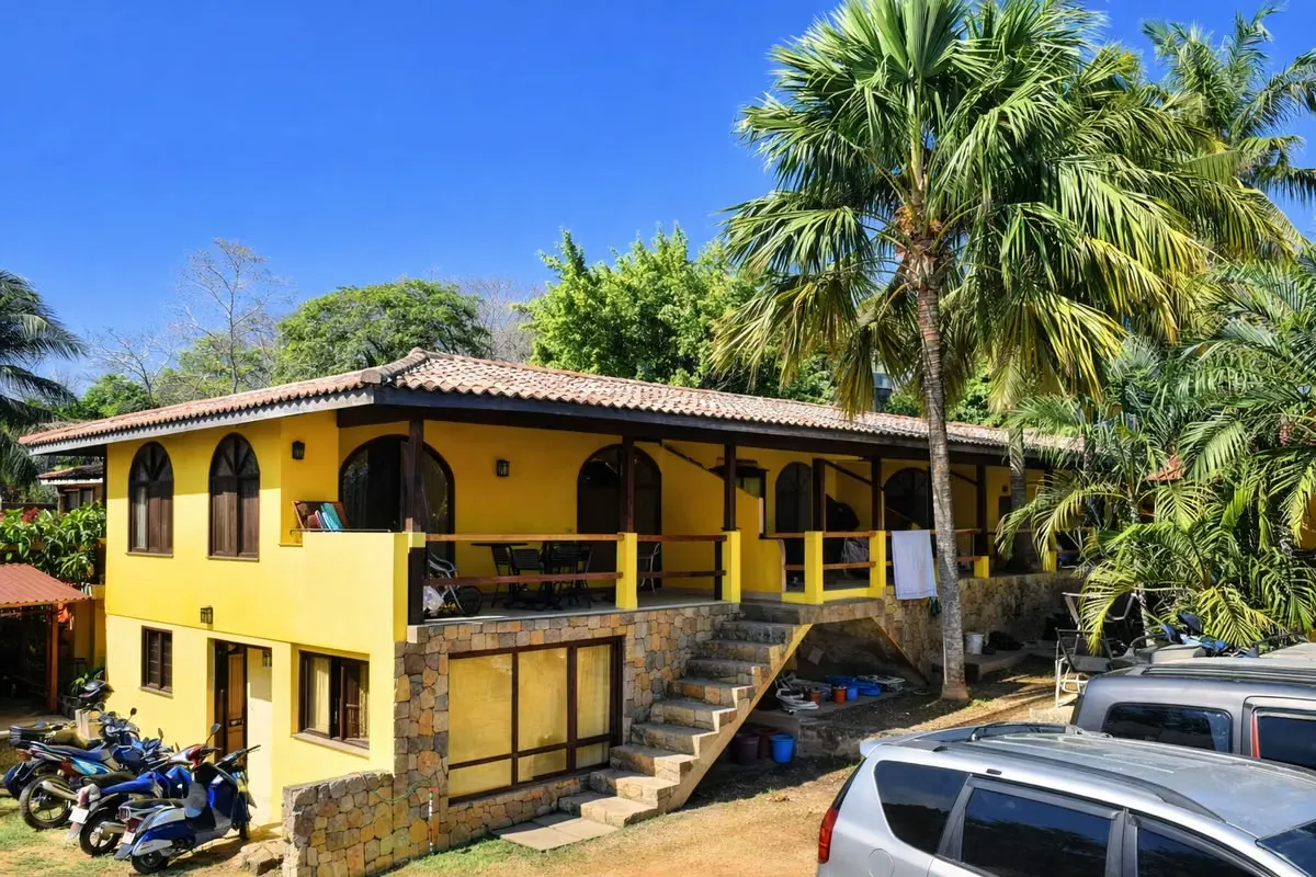 Complejo de 9 Apartamentos con Piscina Cerca de Playa Tamarindo