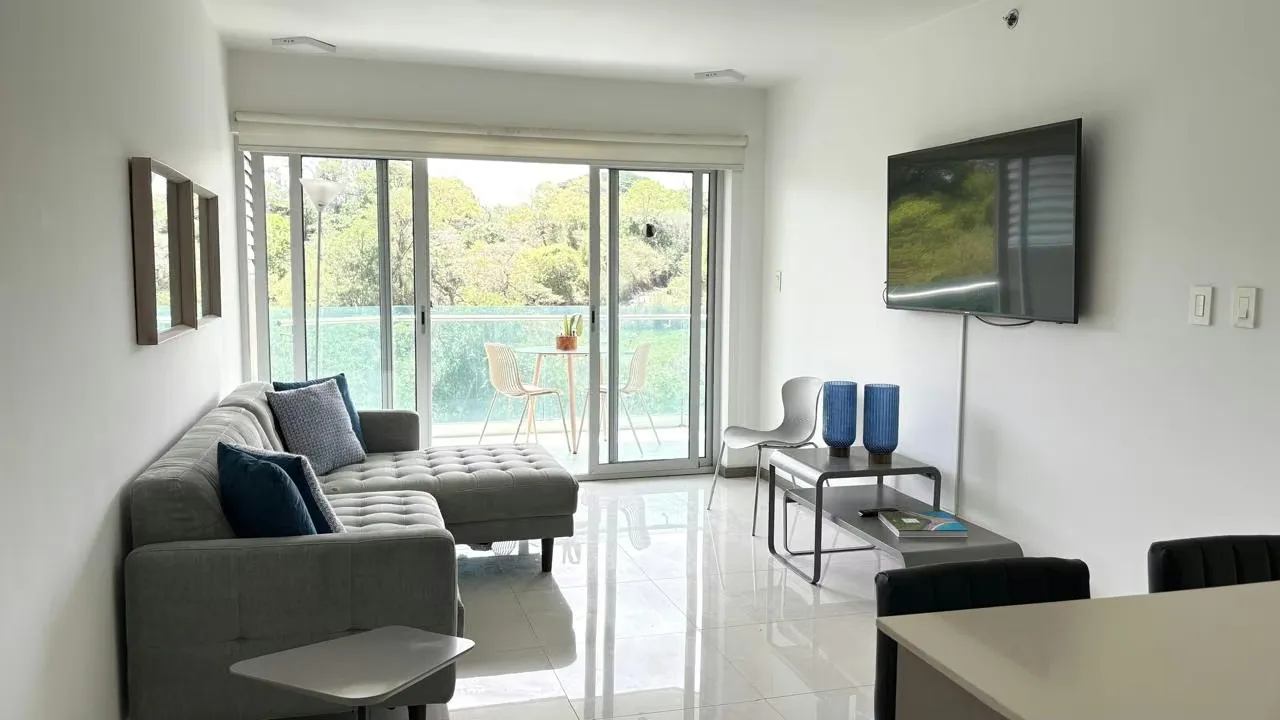 Modern apartment furnished on the 9th floor with green view to the biological corridor of the Natural Routes. Strategic location near La Sabana, ...