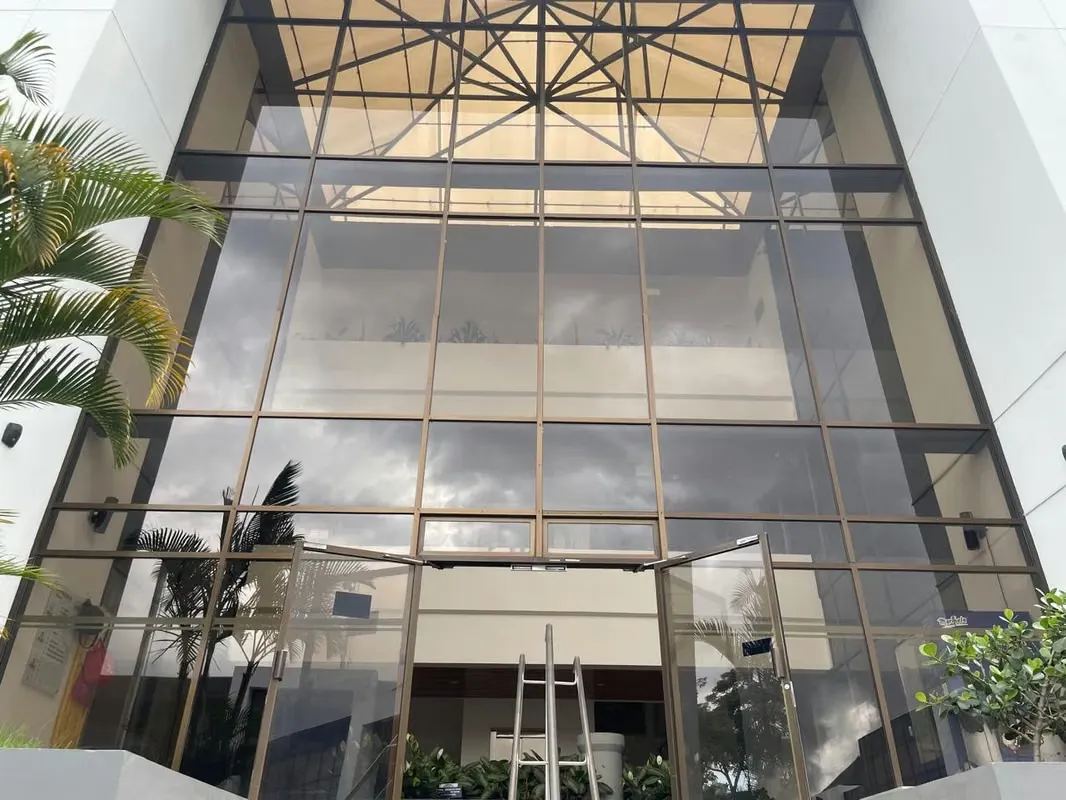 Located strategically in the prestigious Ofiplaza del Este Condominium, in Mercedes de Montes de Oca, this 110 m ² ...