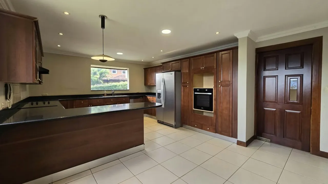 HOUSE FOR SALE IN CONDOMINIUM, ESCAZU*