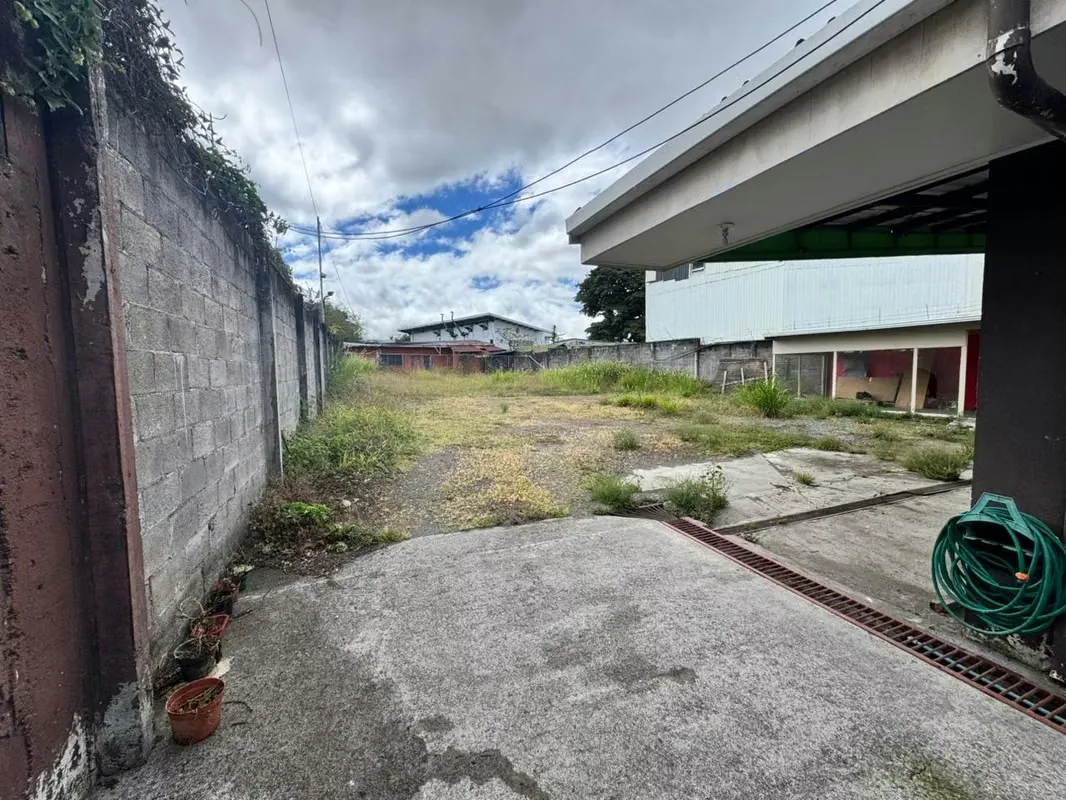 Propiedad Comercial en Alquiler en Sabanilla