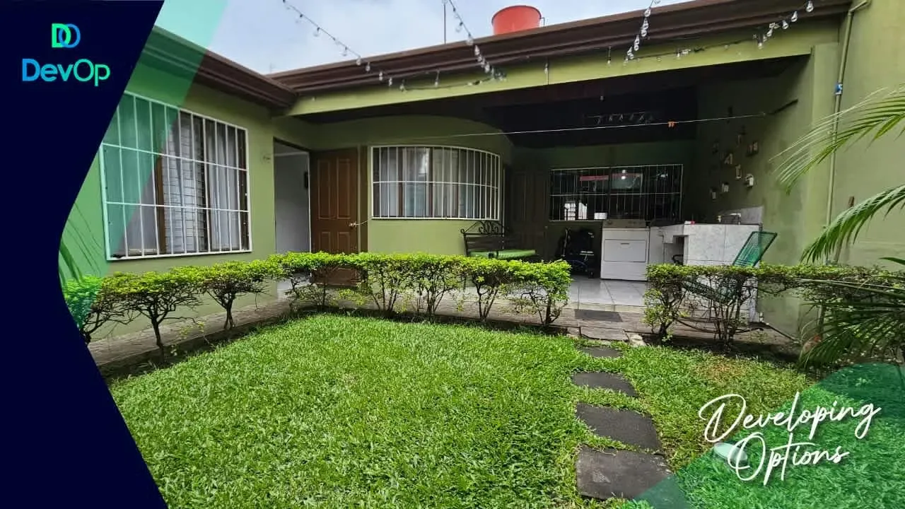 Large House for Sale with Commercial Zoning – San Joaquín de Flores