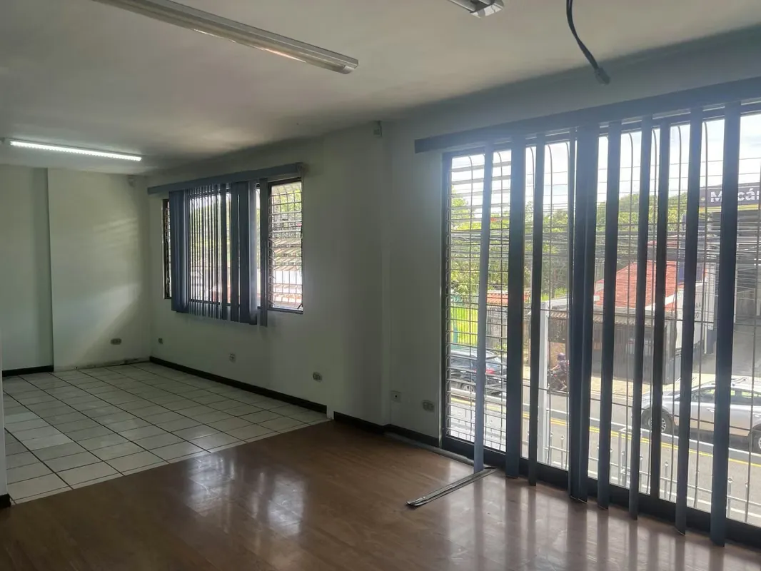 Alquiler de Propiedad Comercial en Tibas sobre calle principal. ID 40648