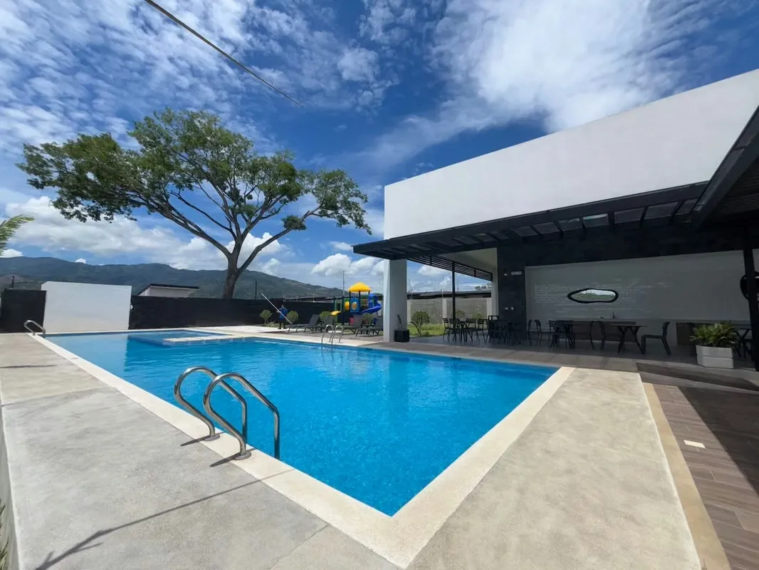 VENTA DE CASA DE UNA PLANTA EN CONDOMINIO - LINDORA PARA INVERSIÓN