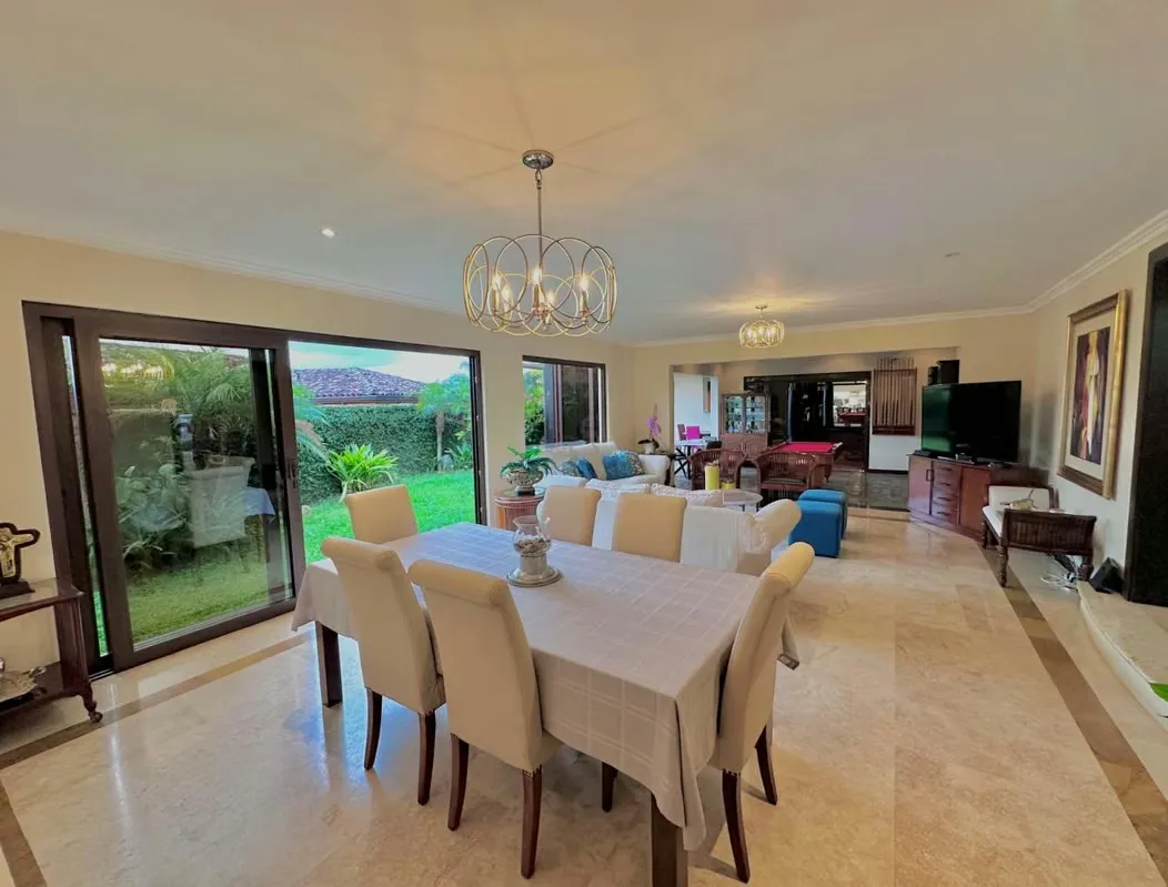 Beautiful House for Sale in Escazú Condominium, Jaboncillo