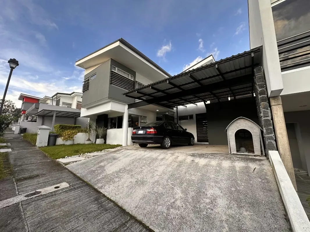 id # 40807 Venta de casa en condominio Sabanilla