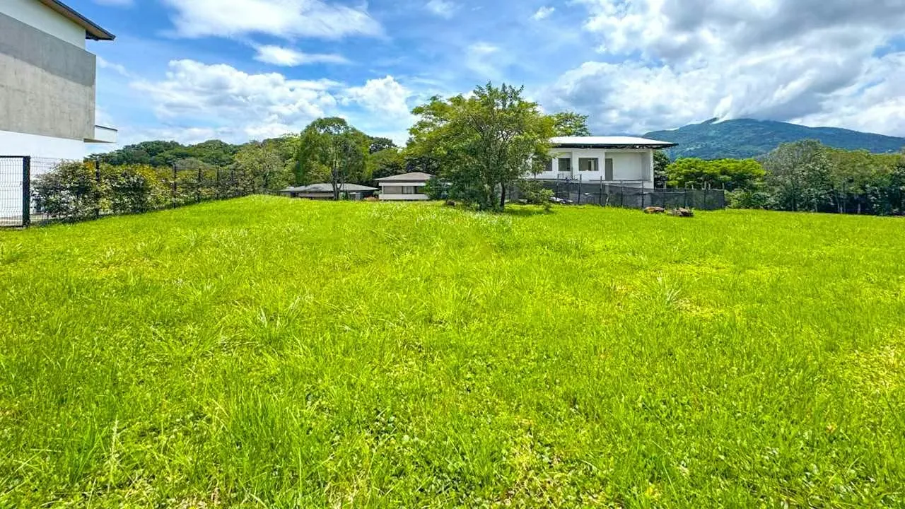 Lot for Sale in Exclusive Condominium in San Rafael, Alajuela (MB).