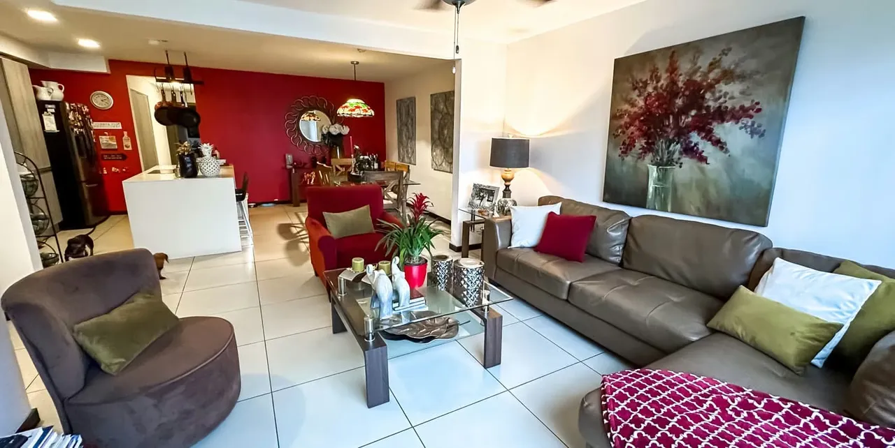 Apartamento en Condo con terraza y amenidades en San Antonio de Escazú