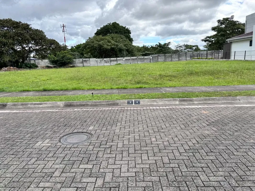 Lote totalmente plano a la venta LA GUÁCIMA ALAJUELA, esh