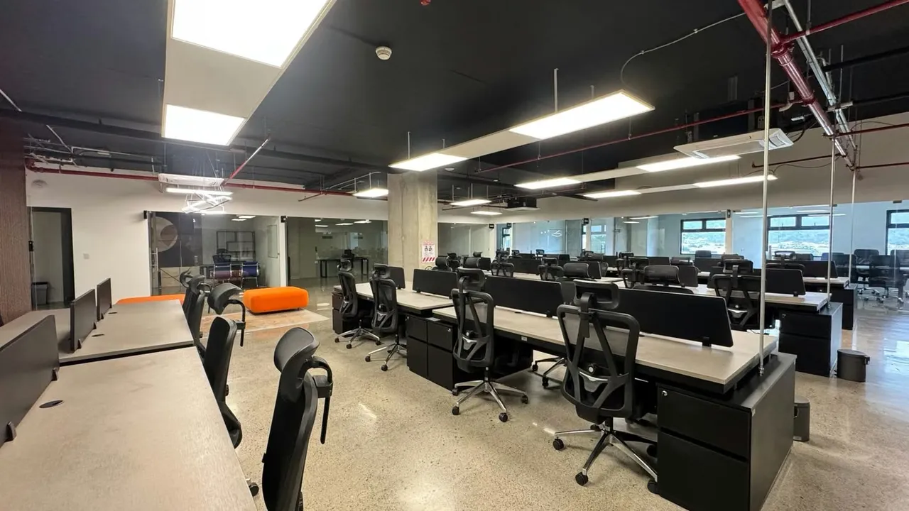 Venta/Alquiler de oficinas en Momentum Pinares, Curridabat (AD)