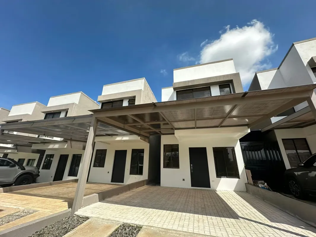 New house for sale with garden in Alajuela