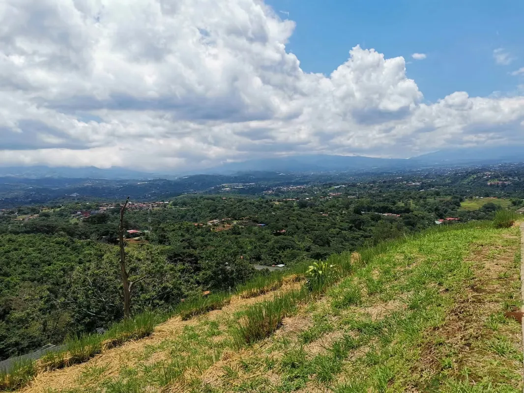 Se vende Lote en Condominio, Naranjo, Alajuela.