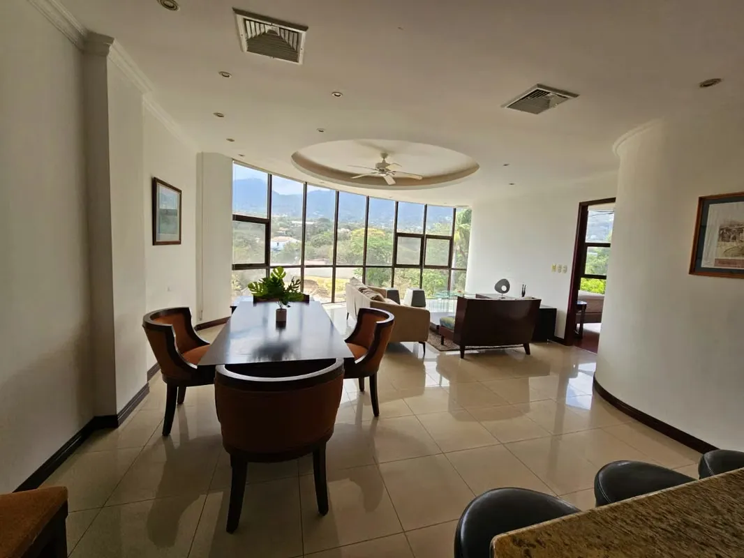 Descubra esta excelente oportunidad de vivir o invertir en una de las zonas más exclusivas del oeste de San José. Este ...