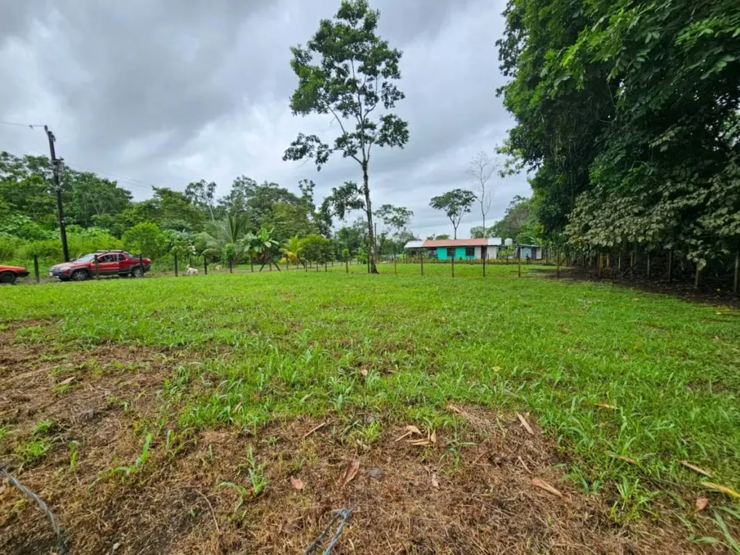 Terreno esquinero en venta - 540 m² en Sonafluca, La Fortuna