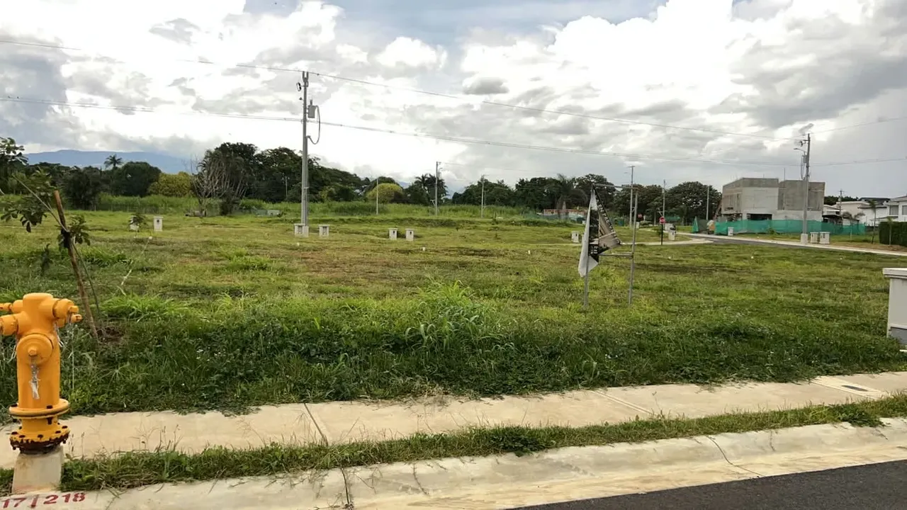 Description: Residential land in Villa Sol Condominium in San Rafael, Alajuela
