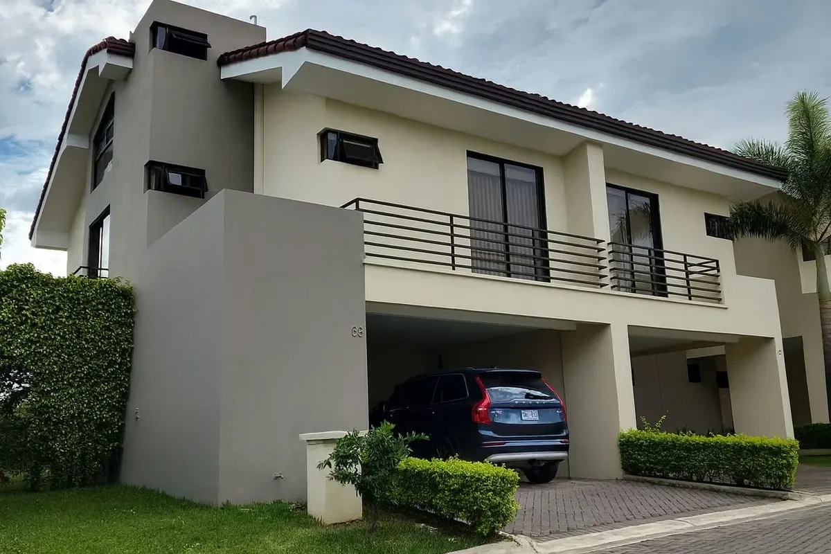 HOUSE FOR RENT IN PARQUES DEL SOL