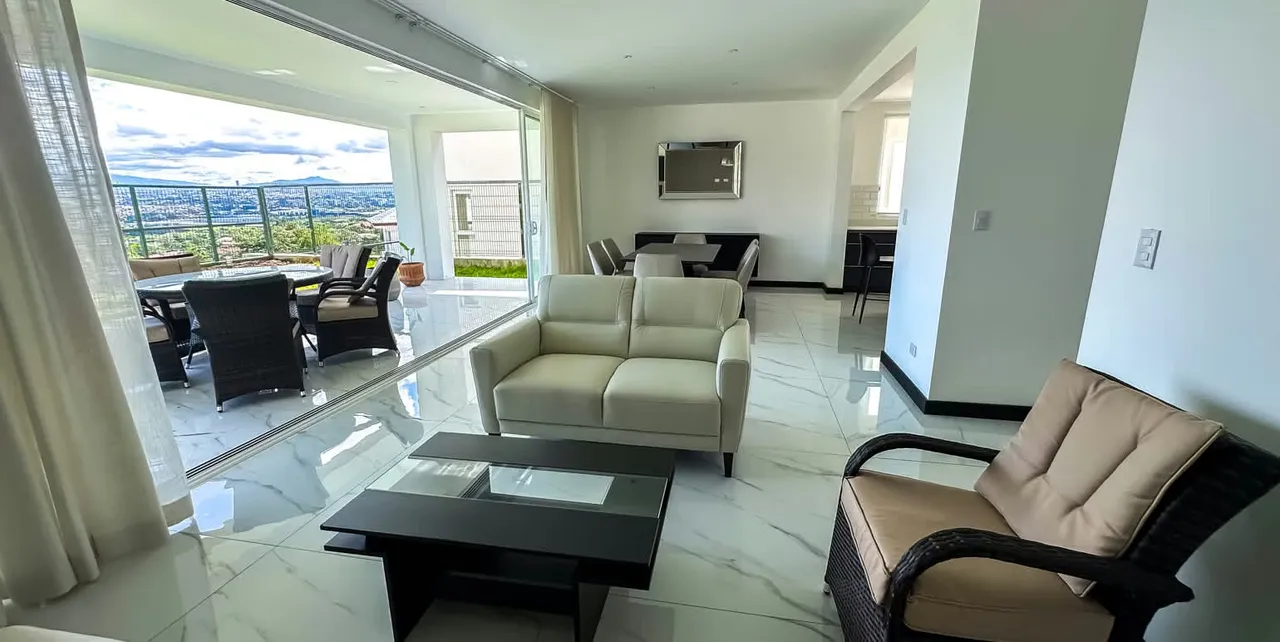 Alquiler Casa para Estrenar en Condo con Vistas en Guachipelín, Escazú