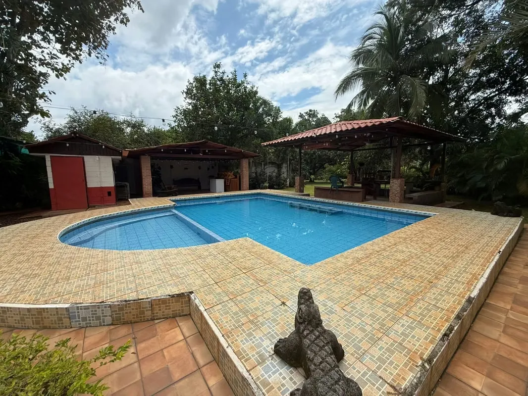 For Sale – Beautiful Property with Two Houses, Pool & Large Green Areas – Labrador, San Mateo