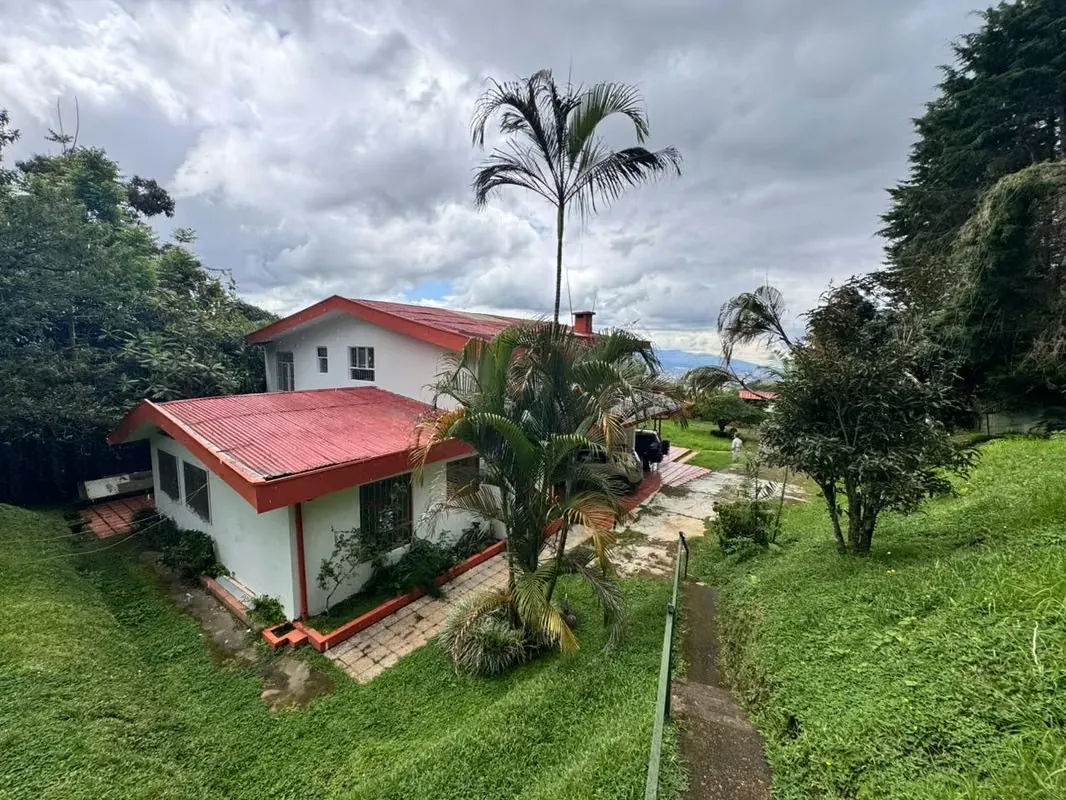 id #41034 Venta de casa con amplio terreno en San Ramón