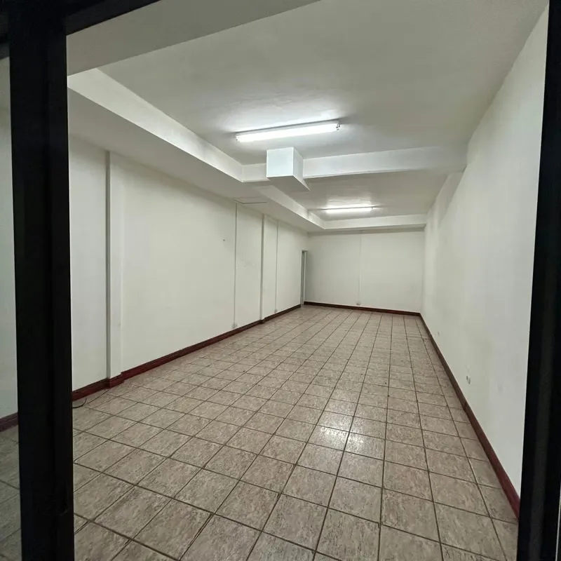id 40853 Local en Primer Nivel de Plaza Comercial en Curridabat