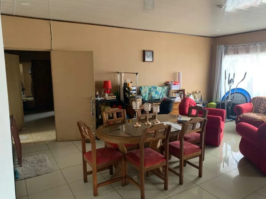Goicoechea, casa esquinera de un piso