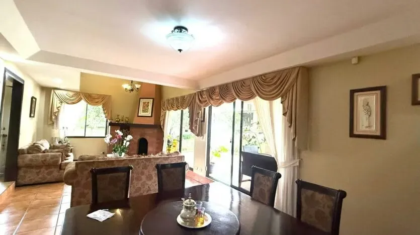 House for Sale – Spacious Garden and Panoramic View