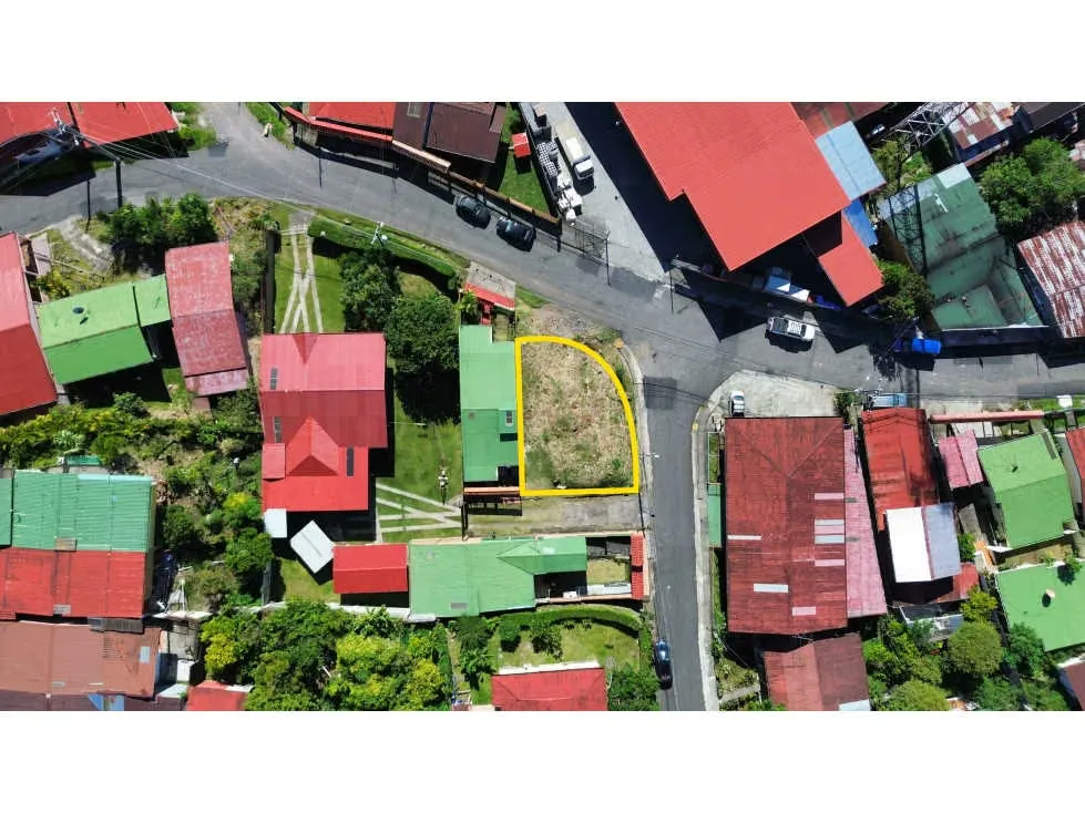 Lote esquinero 228m2 en Turrialba