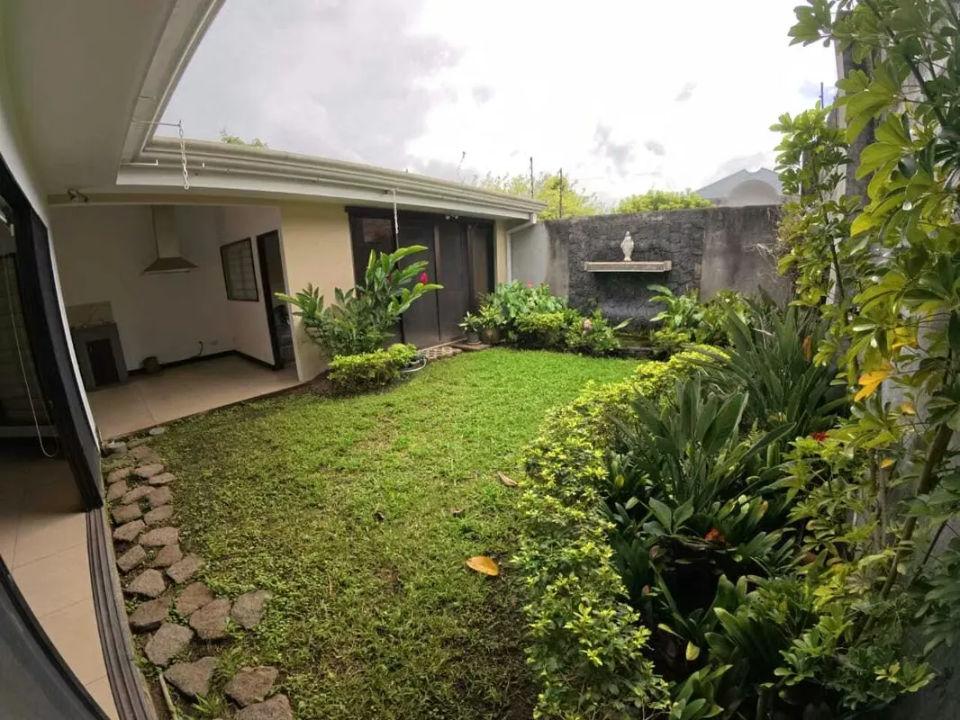 Se vende casa en Moravia, San Vicente. La Guaria
